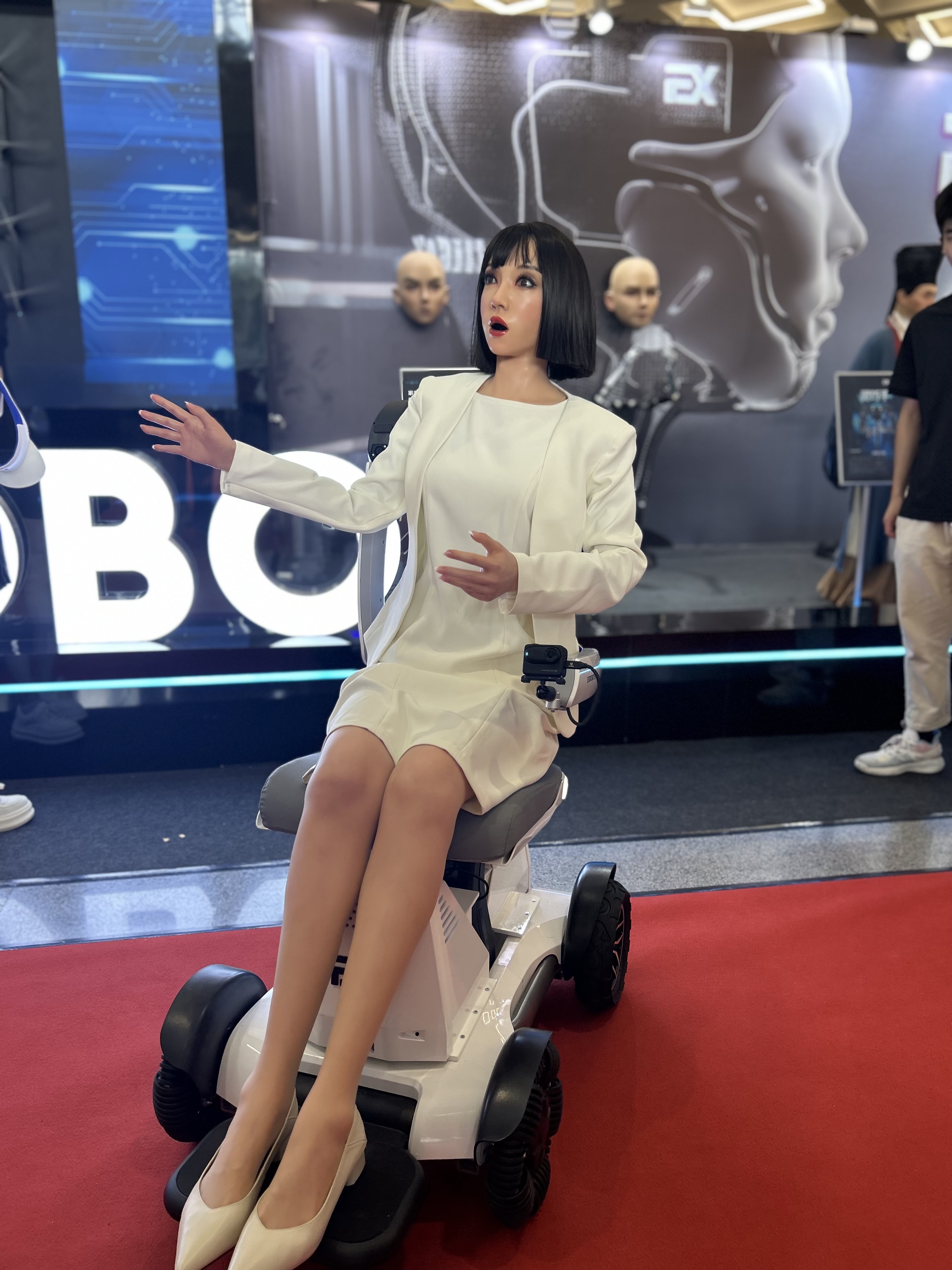 包含人形机器人在织物瑕疵检测市场的技术突破与市场机遇​的词条