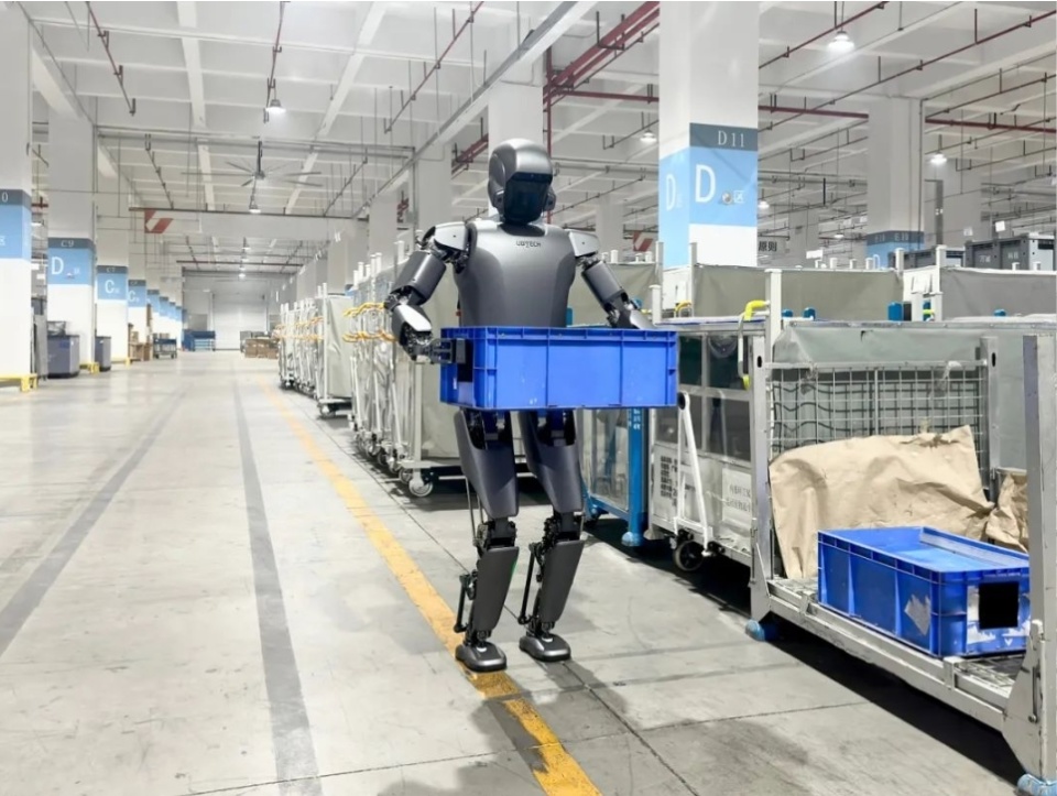 关于新型工业化中人形机器人产业跨领域合作模式​的信息