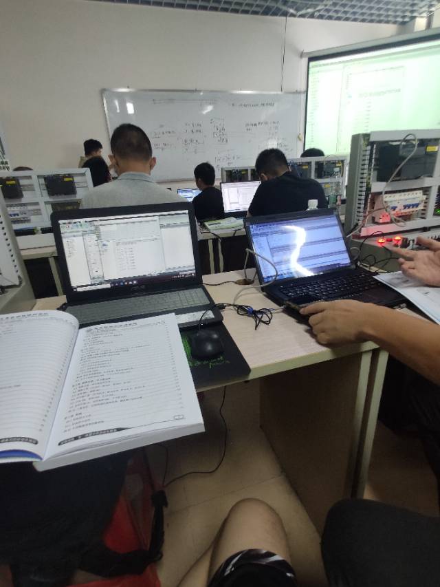 PLC在自动化设备中的智能自动化教育与培训_plc设备在自动化控制中的作用是