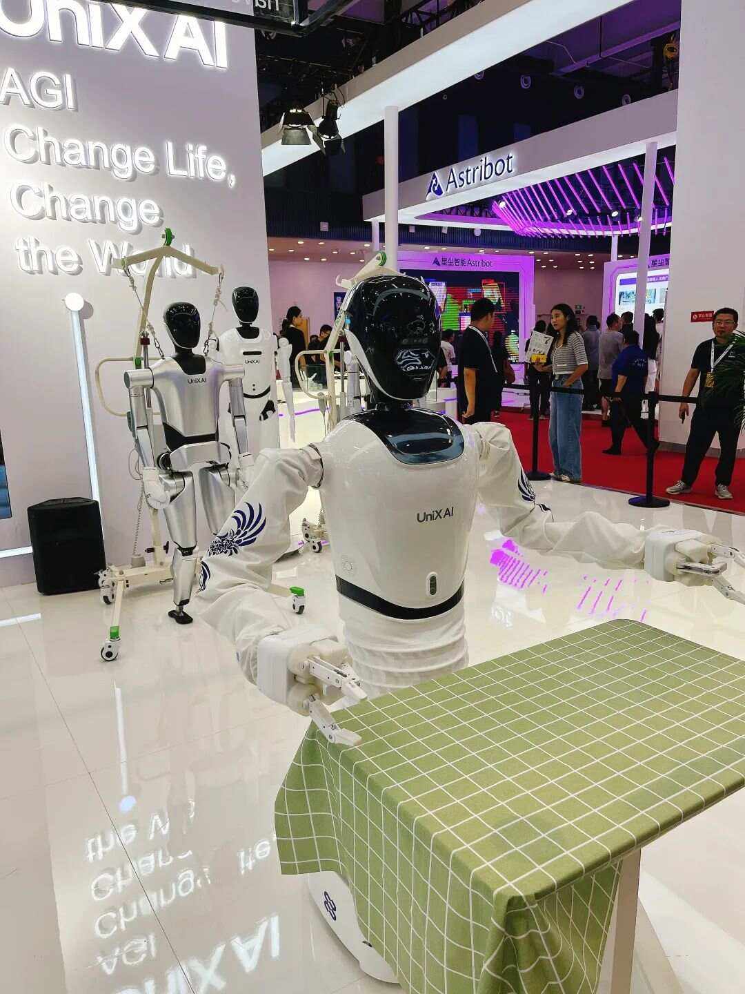 关于人形机器人在新型工业化元宇宙教育的沉浸式学习体验​的信息