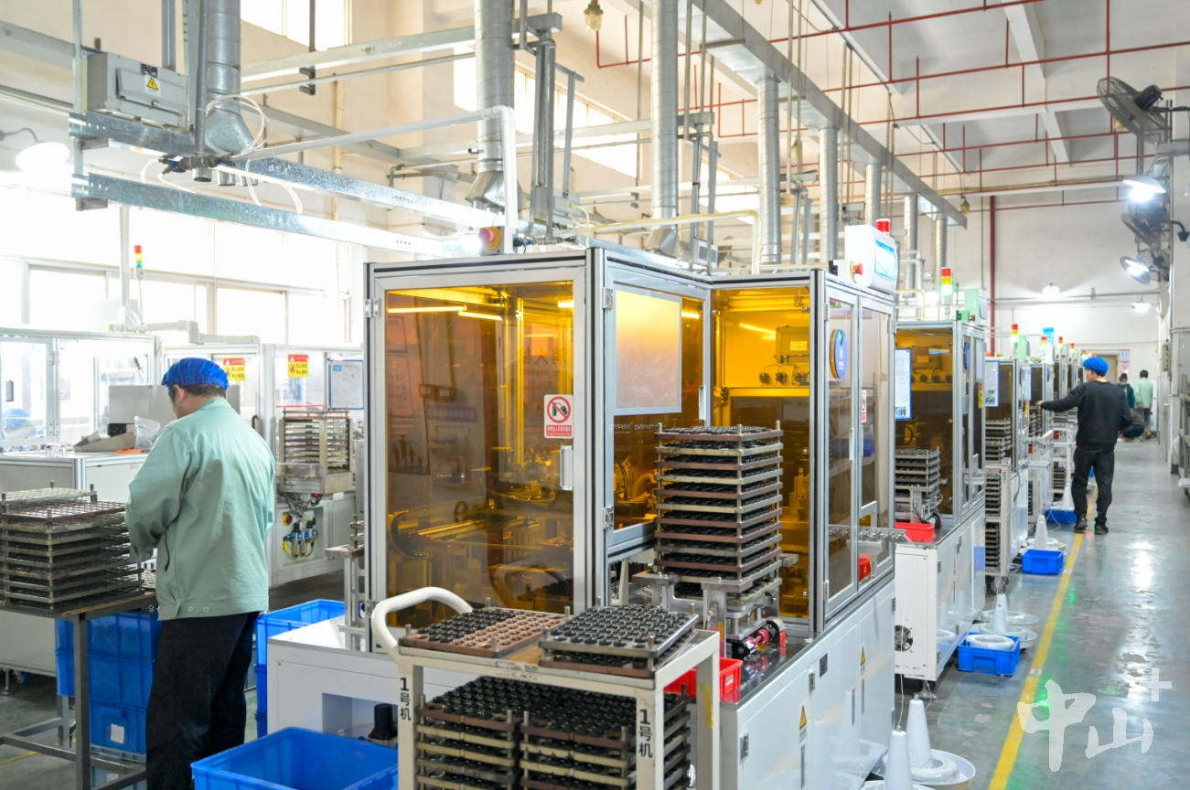 关于新型工业化中人形机器人在饮料生产的灌装作业​的信息